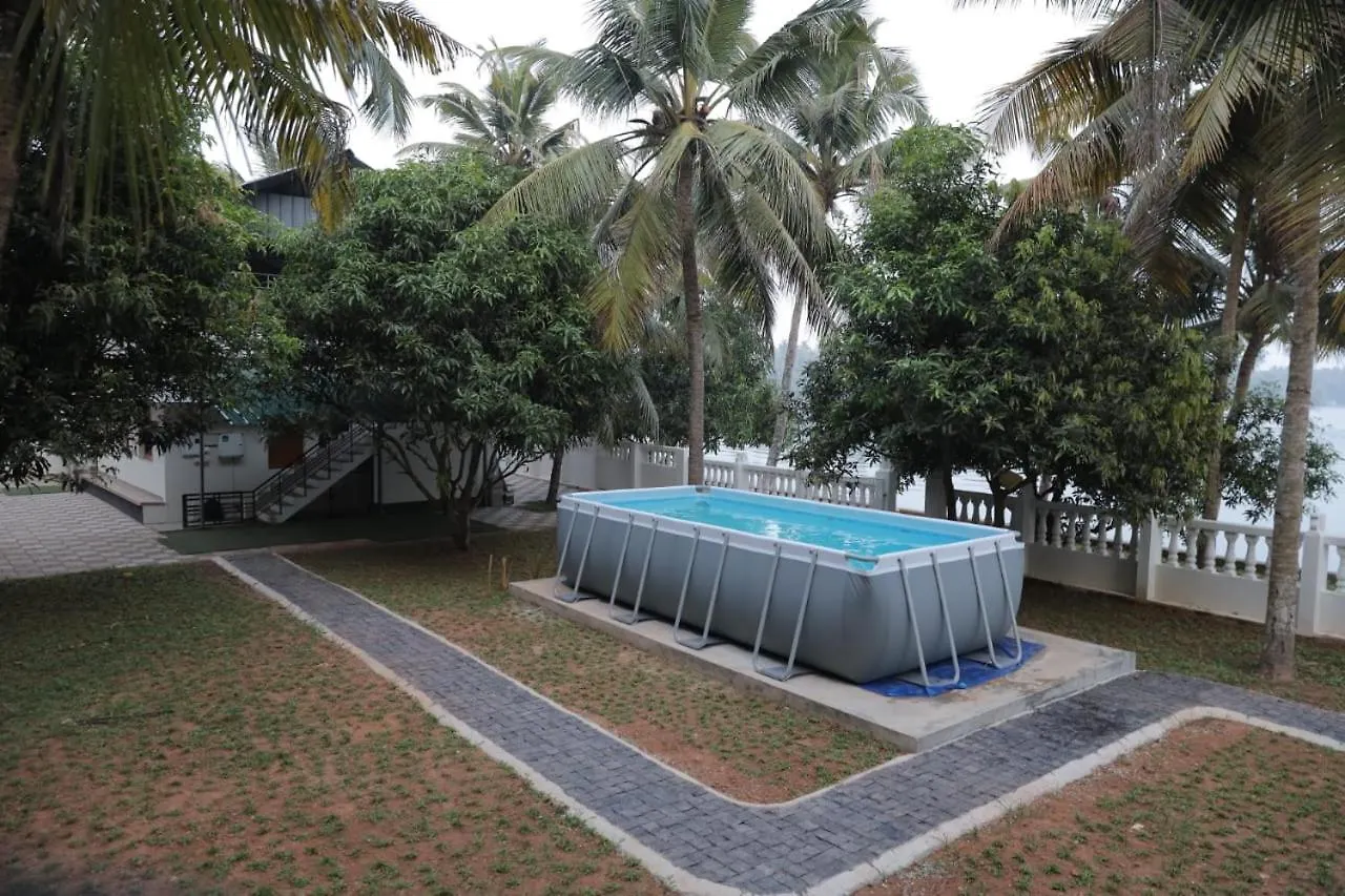 Placid By The Lake Pool Villa كولاّم