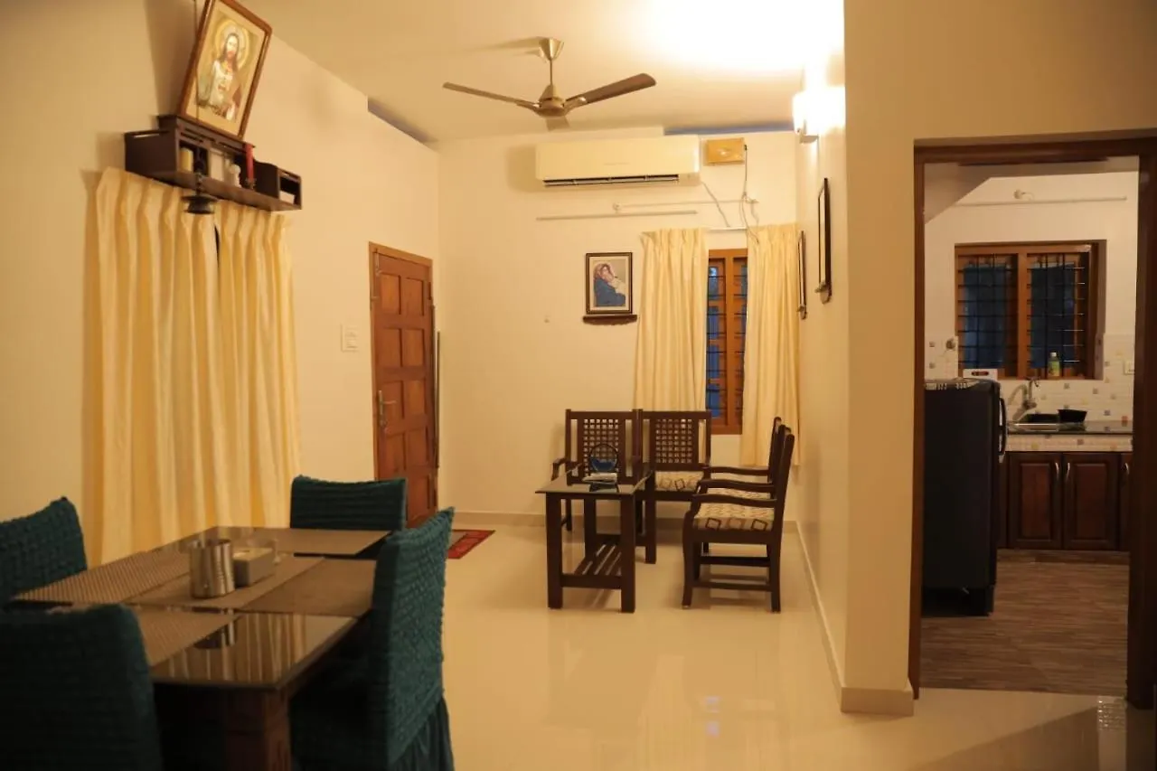 Placid By The Lake Pool Villa كولاّم